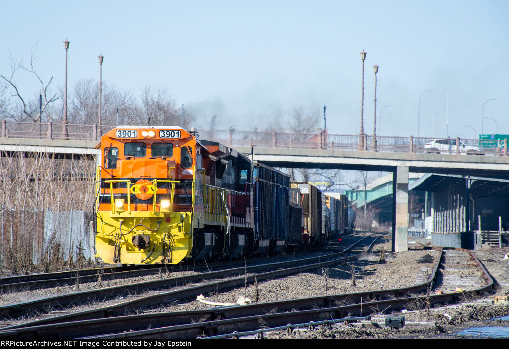 CSOR 3901 leads CSO-4 under Memorial Bridge